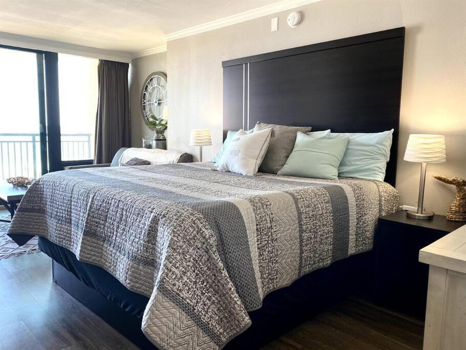 Apartment *oceanfront Retreat*king Bed *great Pools, Hot Tubs+++*o41 Myrtle Beach